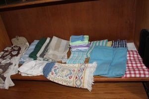 lot 142 image: Kitchen Linens