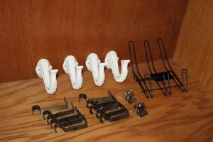 lot 146 image: Curtain Rod Hooks