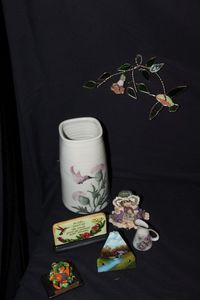 lot 172 image: Floral Home Dcor