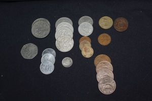 lot 178 image: Variety of Mexican Vintage Coins