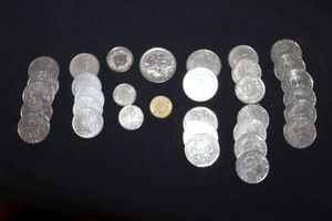 lot 187 image: Vintage Sweedish coins
