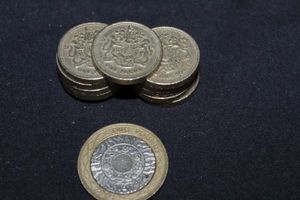 lot 184 image: British One and Two Pound Coin