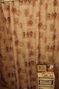 lot 194 image: Sea Shell Bathroom Dcor