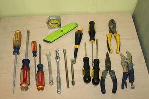 lot 196 image: Craftsman, Stanley, and Kobalt Hand Tools