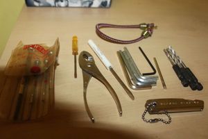 lot 198 image: Mini Tools