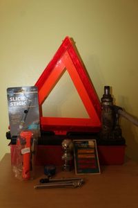 lot 200 image: Road Emergency Items