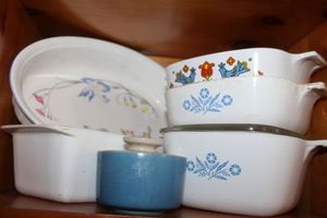 lot 201 image: Corning Ware and Villeroy & Boch Cookware