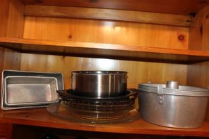 lot 207 image: Bakeware