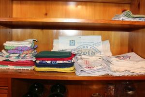 lot 208 image: Linens