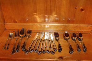 lot 213 image: Silverware