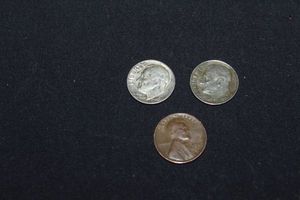 lot 226 image: 1951 & 1960 Roosevelt Dime and 90% Silver 2.5