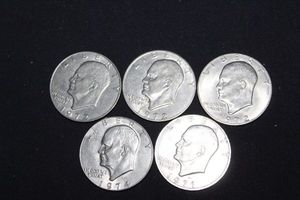 lot 229 image: Five 1971, 1972 & 1974 Eisenhower Dollar Coins