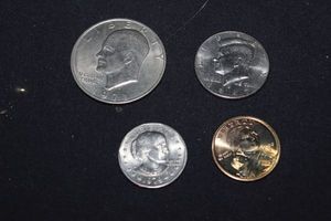 lot 22 image: Vintage Coins