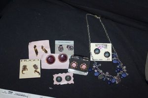 lot 27 image: Fashion Jewelry