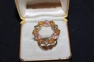 lot 23 image: Black Hills Gold Pin and Ring