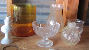 lot 41 image: vases, fruit bowl on stand, and more