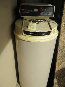 lot 68 image: Kenmore solid state automatic water heater