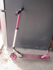lot 69 image: red scooter halo