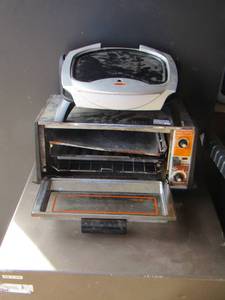 lot 73 image: microwave oven, lean green grilling machine