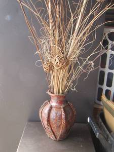 lot 74 image: dcor vase