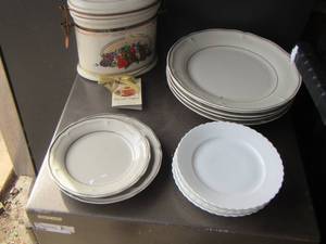 lot 77 image: dinner plates, fruit design canister