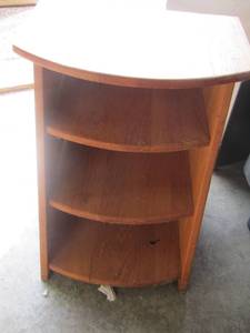 lot 78 image: 3 tier wooden shelf