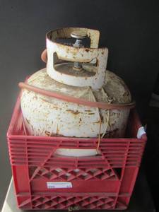 lot 81 image: AIR TANK IN RED CRATE