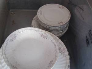 lot 90 image: Porcelain dish set, dinner plates, saucers, bread plates unknown amount