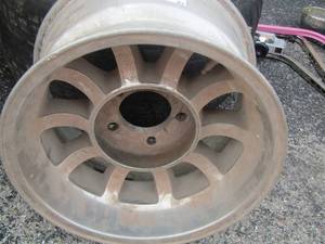 lot 93 image: rim unknown size and brand