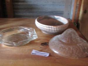 lot 99 image: ash tray, bowl, and more