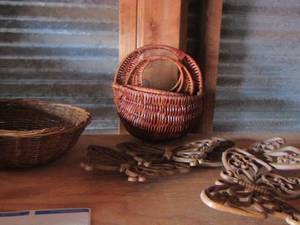 lot 100 image: wicker baskets, butterfly art