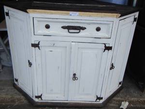 lot 7 image: Kitchen corner cabinet front has small damage just needs to nailed back on  36x50x29