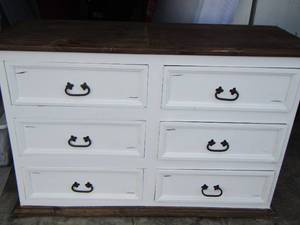 lot 2 image: Western Rustic 6 drawer dresser in great condition  33 x 51 12 x 20