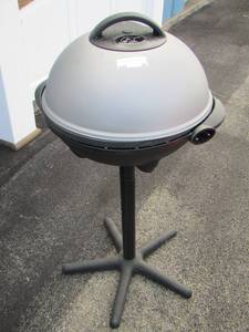 lot 20 image: portable small electric grill