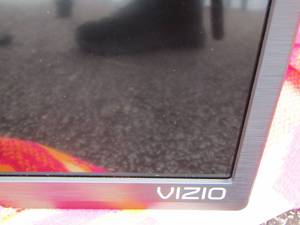 lot 108 image: Vizio 40 TELEVISION