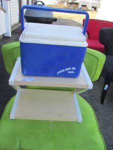 lot 115 image: small blue cooler, wooden stand