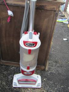 lot 117 image: Shark vacuum