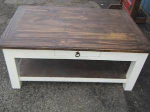 lot 14 image: coffee table 194630 nice