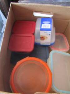 lot 154 image: ANCHOR HOCKING GLASS DISHES W COVERS  & PLASTIC CONTAINORS