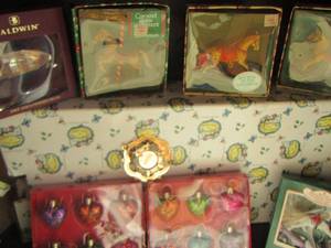 lot 184 image: Christmas lot
