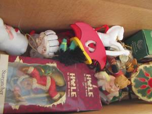lot 183 image: Christmas lot