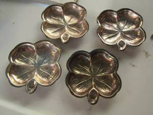 lot 21 image: Sterling 4 leaf clover trays