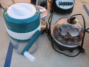lot 190 image: various food choppers