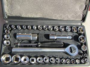 lot 213 image: chest light in box  and a new socket set