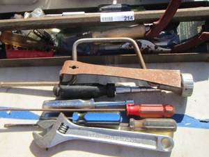 lot 214 image: small tool lot
