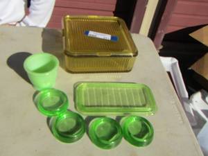 lot 271 image: VINTAGE AMBER GLASS COVERED SQUARE REFRIGERATOR DISH, JADEITE BOWL, GREEN GLASS REFRIGERATOR DISH LID,  Green glass coasters,