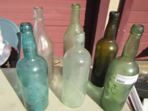 lot 284 image: Vintage glass bottles
