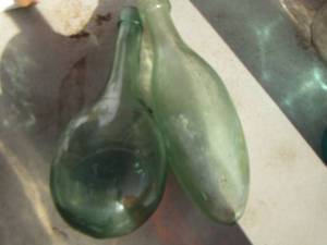 lot 285 image: Green glass vintage bottles