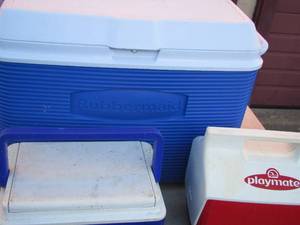 lot 321 image: igloo and playmate ice chest drink coolers