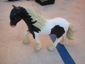 lot 327 image: Schleich PINTO MARE Black & White Horse D-73527 Retired 2010